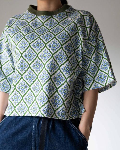 RAGLAN SLEEVE SQUARE