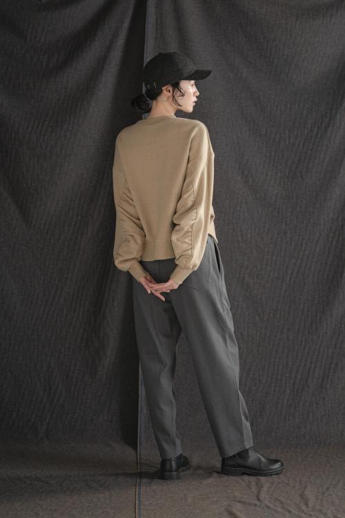 BACK SLEEVE GATHER