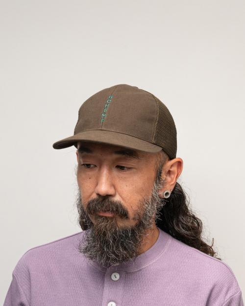 VERTICAL LOGO MESH CAP
